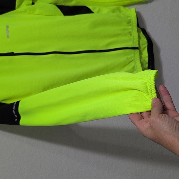Bergrisar Neon Yellow Men's Cycling Jacket Four Back Pocket Zip Up Medium - Picture 6 of 15